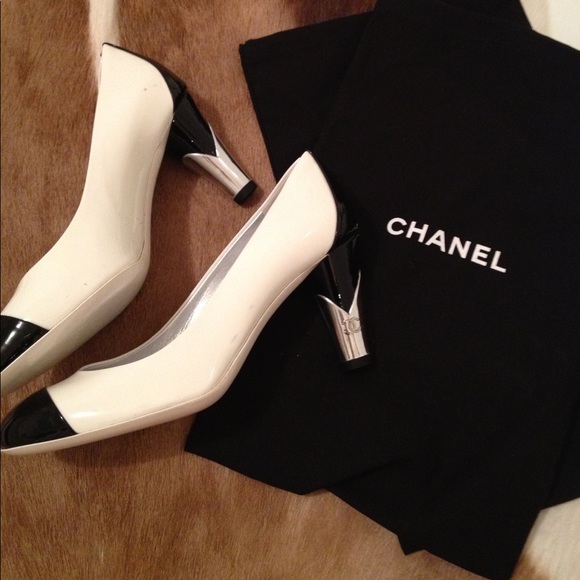 Chanel Cap Toe Heels - Picture 4 of 8